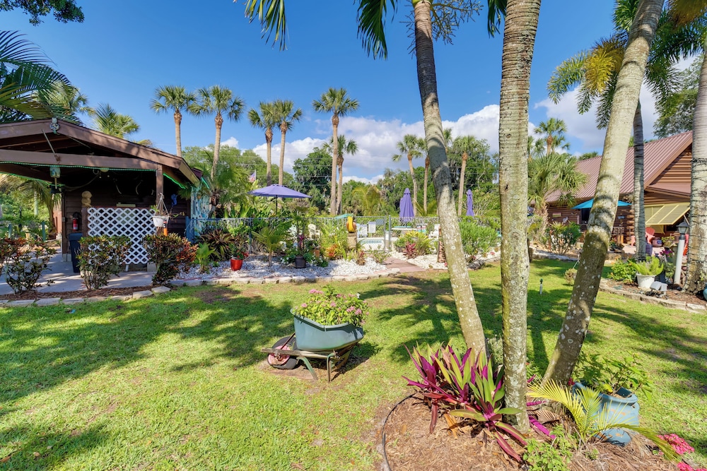 Boat, Fish & Swim: Lakefront Cabin in Okeechobee!