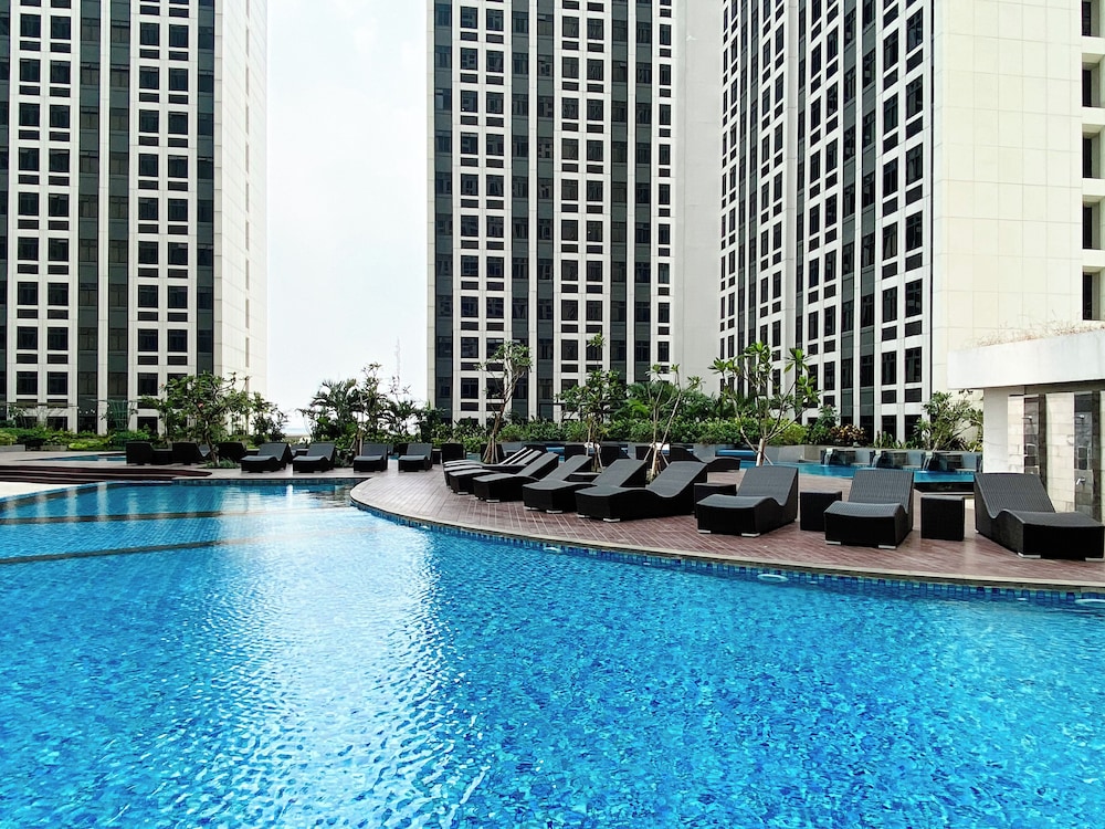 Simply Look And Best Deal 2BR at Pollux Chadstone Apartment
