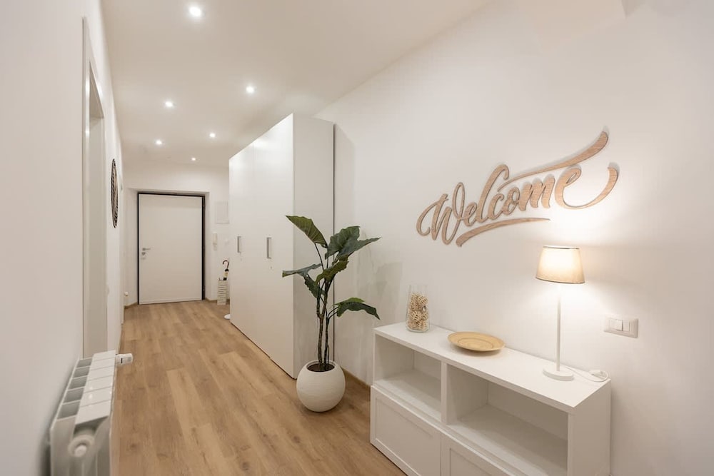 Colosseum Holidays - Three-bedroom Apartment