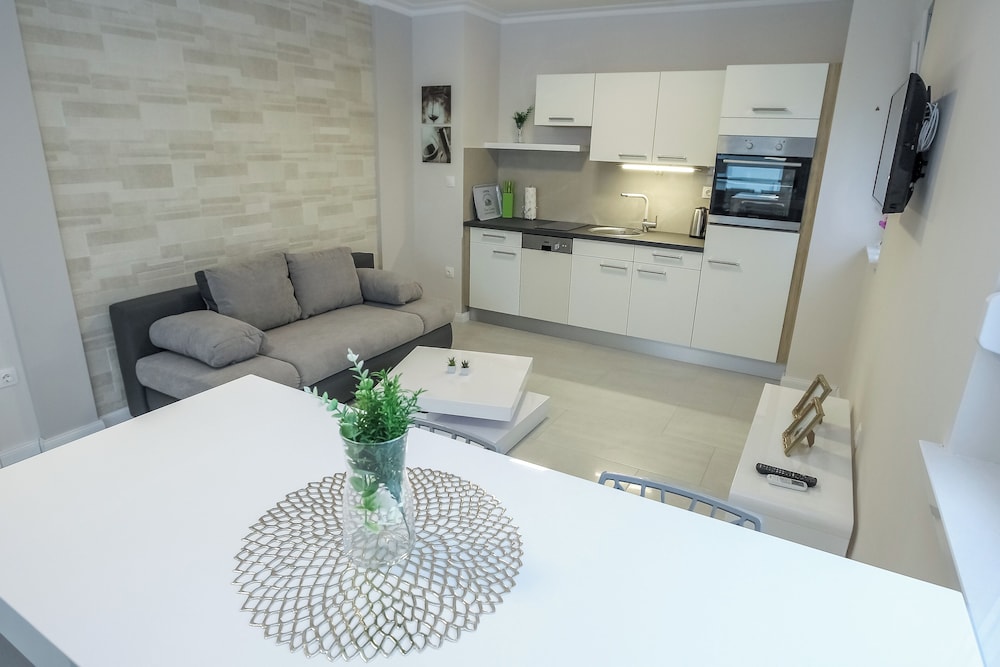 Tomana B Apartments