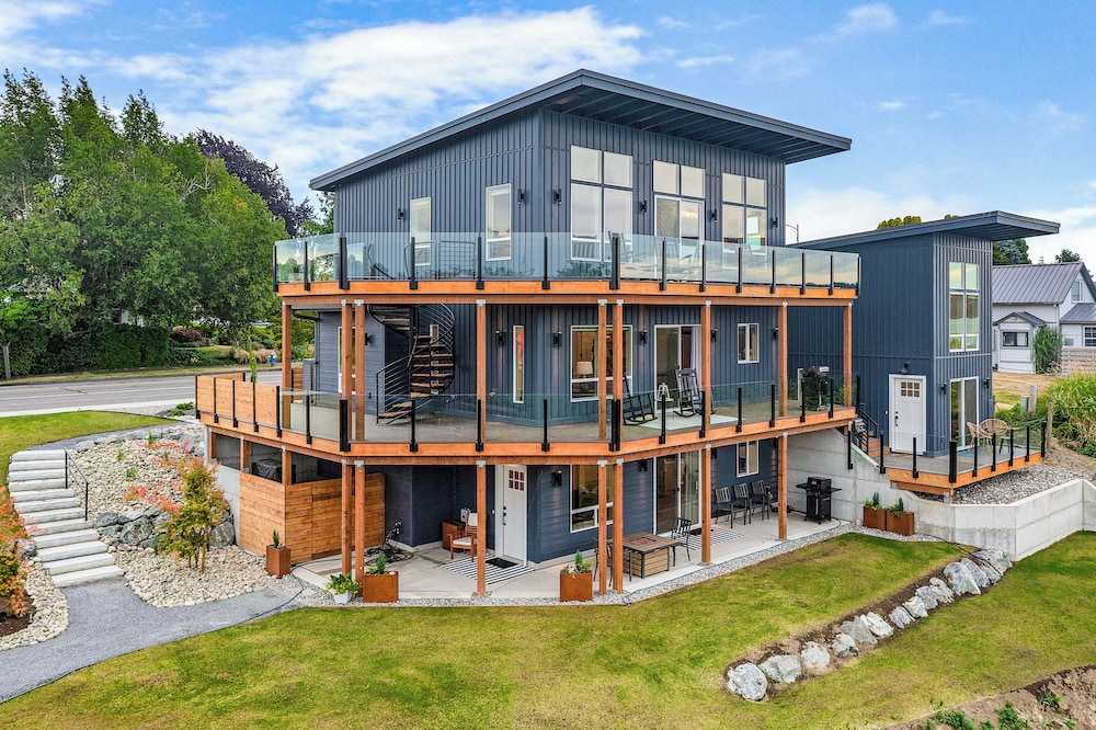 Stonegrove Residence