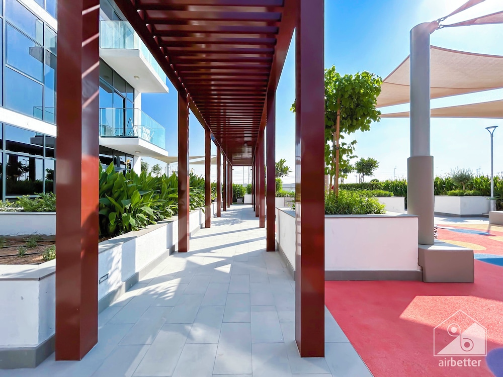 Tranquil 1BR Escape With Pool View in Meydan