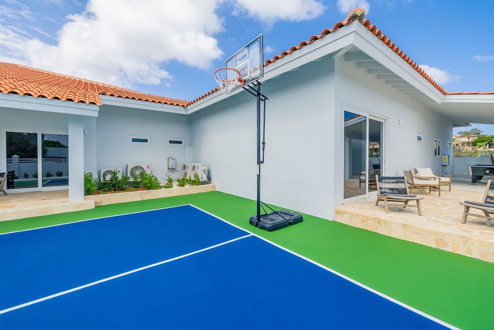 The Court Villa - 8 Bed 8 5 Bath