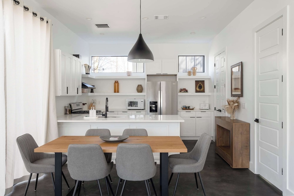 Upstay: Contemporary 2BR Retreat w Patio & BBQ
