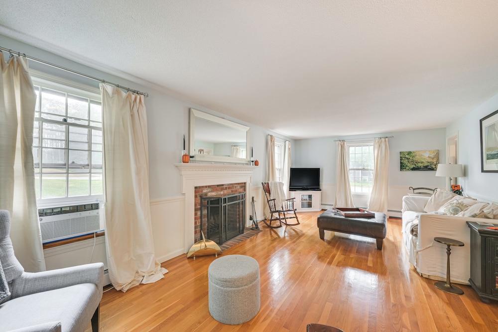 10 Mi to Crane Beach: Wooded Home Near Boston!