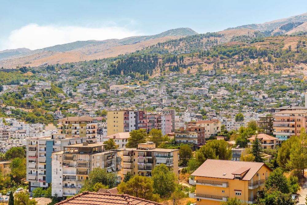 Hillside Apartment Gjirokast r 2