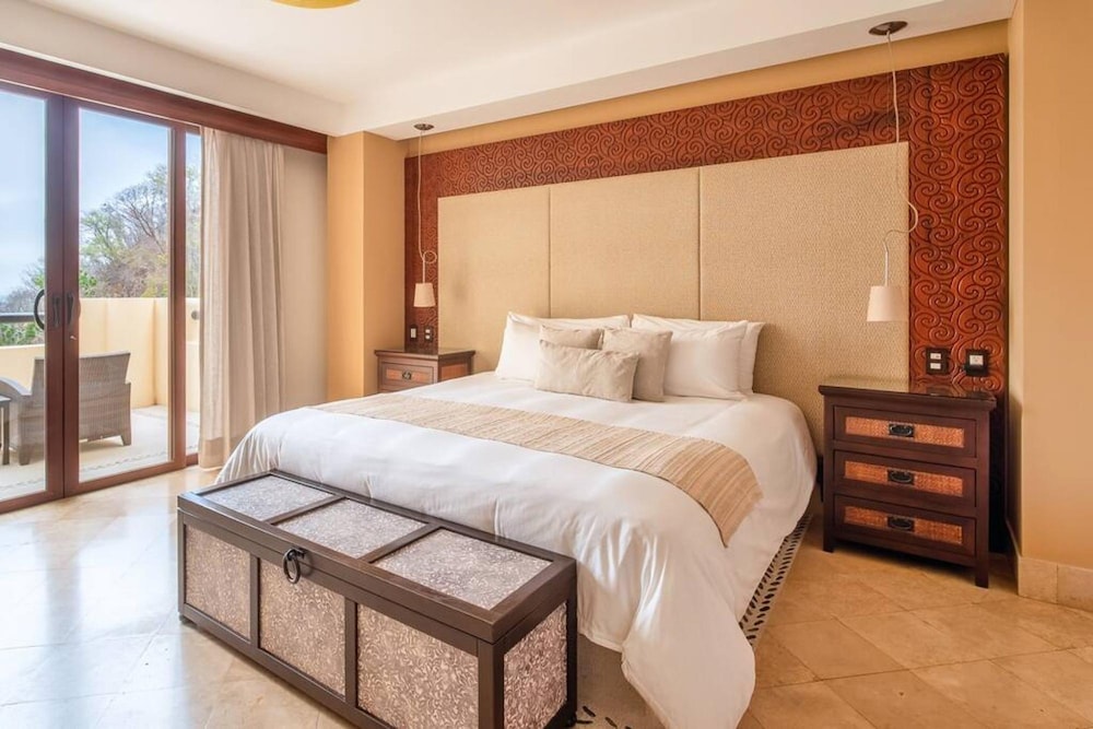 Celeste Curamoria Collection 3BD Ocean View