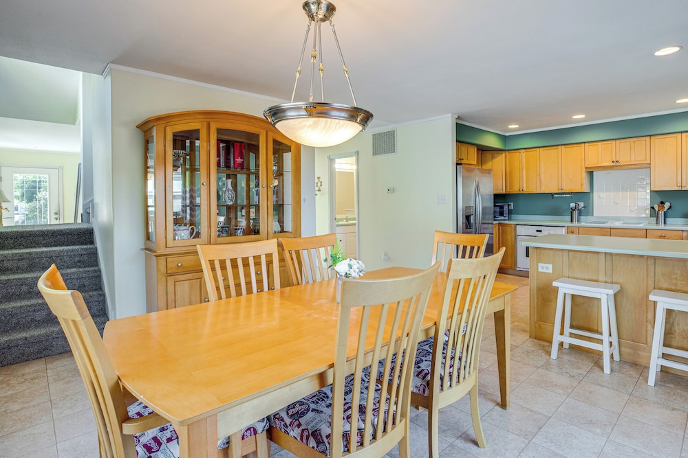 Walk to Shore: Home w/ Deck in Rockaway Beach!