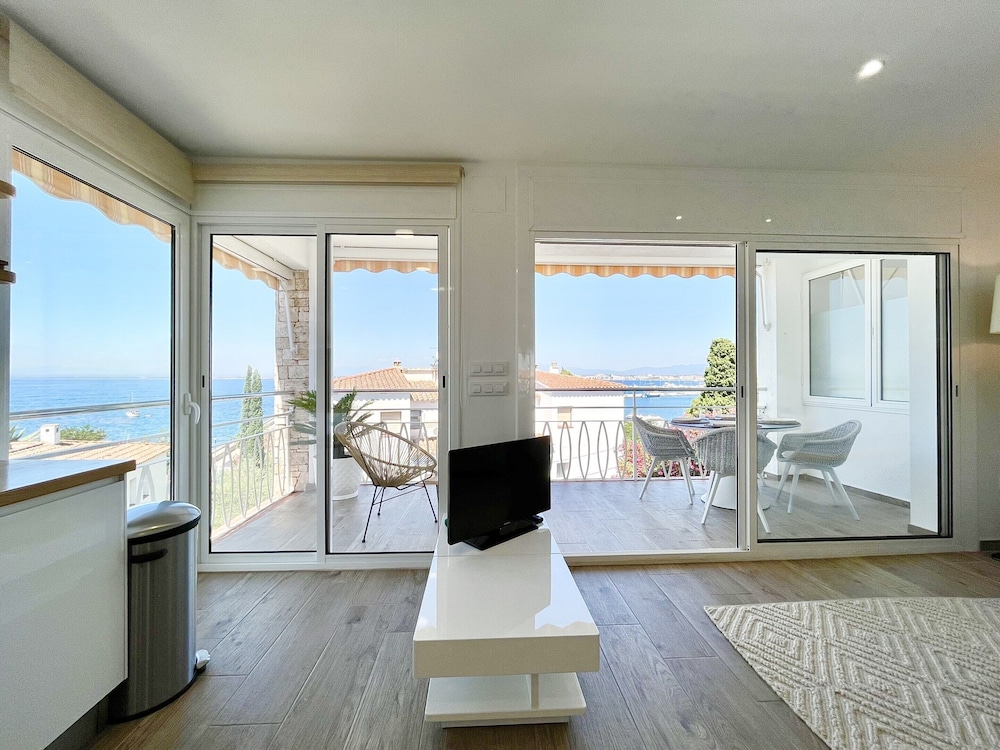 Apartment Near Canyelles Petites Beach