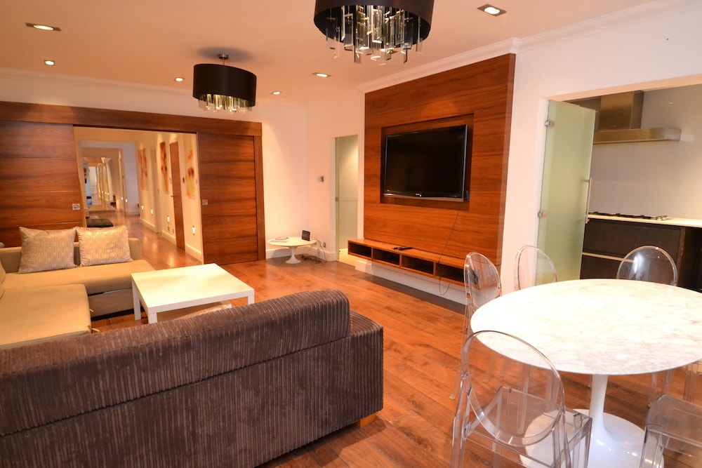 Luxury Hyde Park