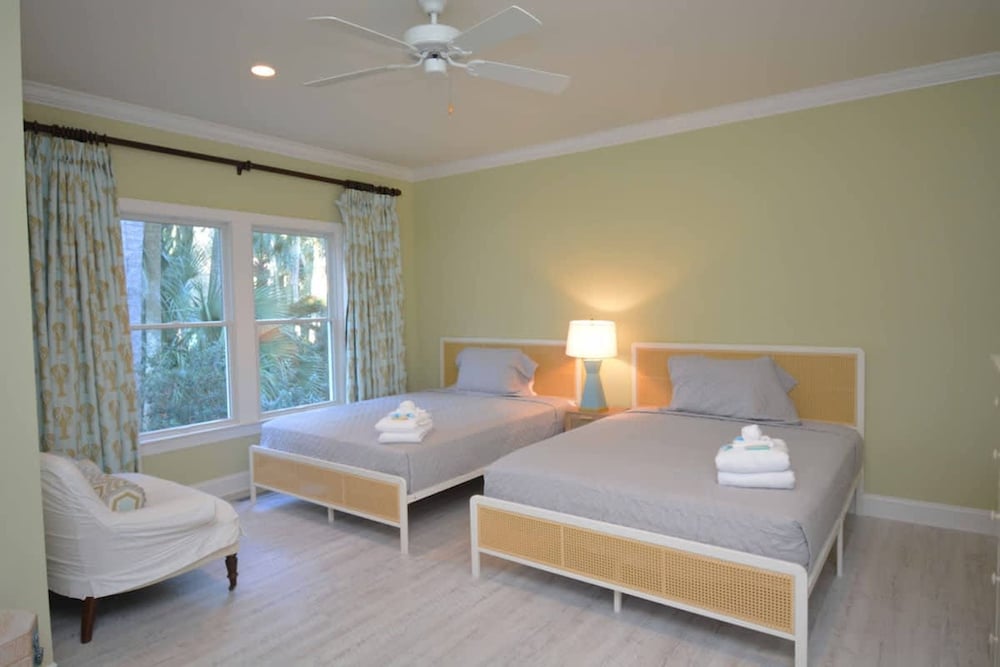 Island Time - Pet Friendly and Minutes From Beach