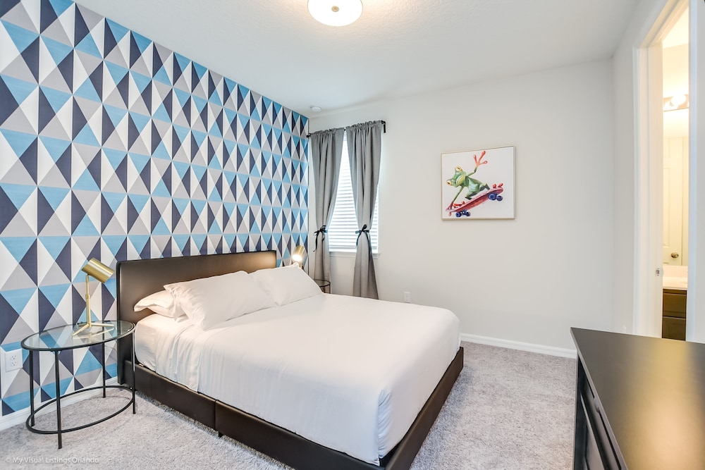 Luxury 6 Bed Villa With Saltwater Pool & Spa - Image 3