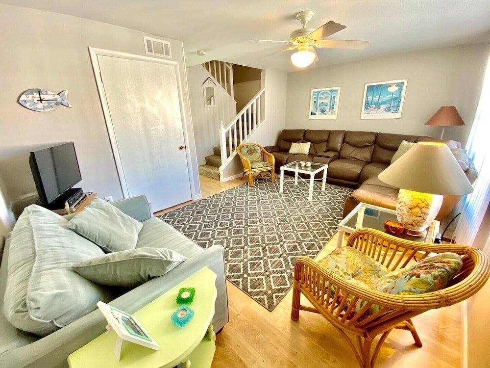 Dewey Villa 2B