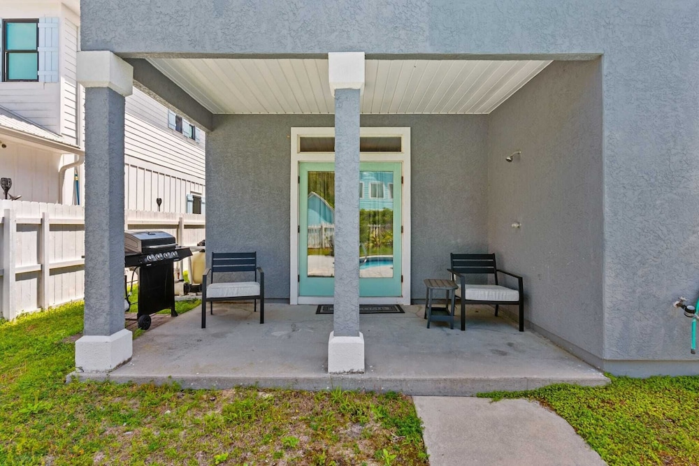 Walk to Santa Rosa Beach Private Pool, Balcony, and Coastal Views
