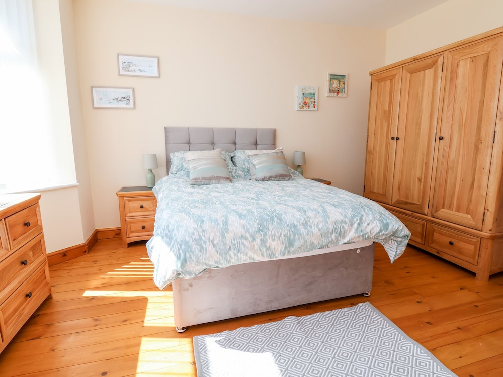 3 Rhyd Drive