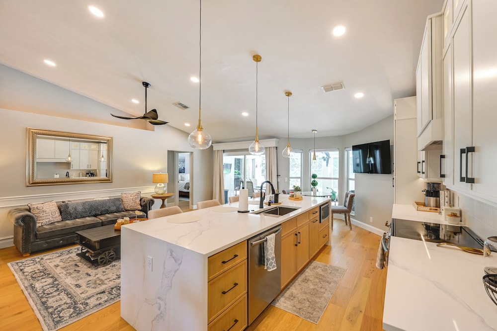 Resort Community Escape: Naples Home 5 Mi to Beach