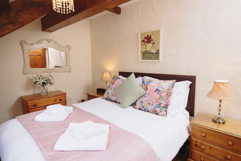 Low Barn Cottage view 4