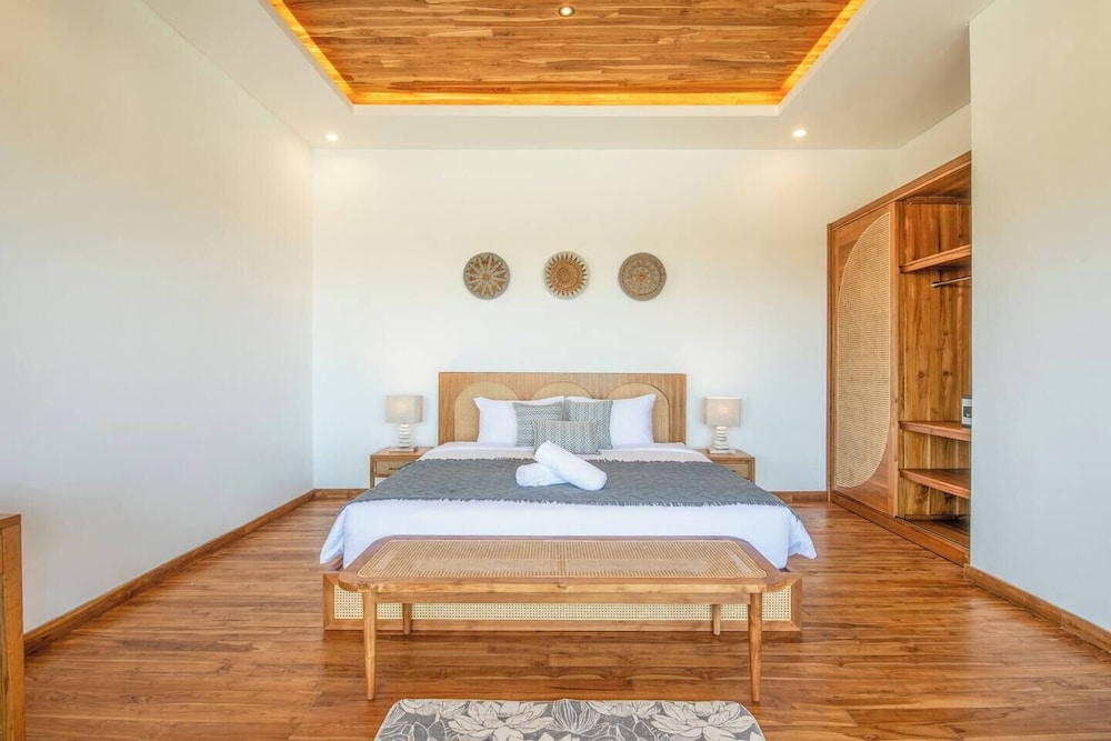 Luxurious 6 BR With Sea View, 5 Mins to Savaya