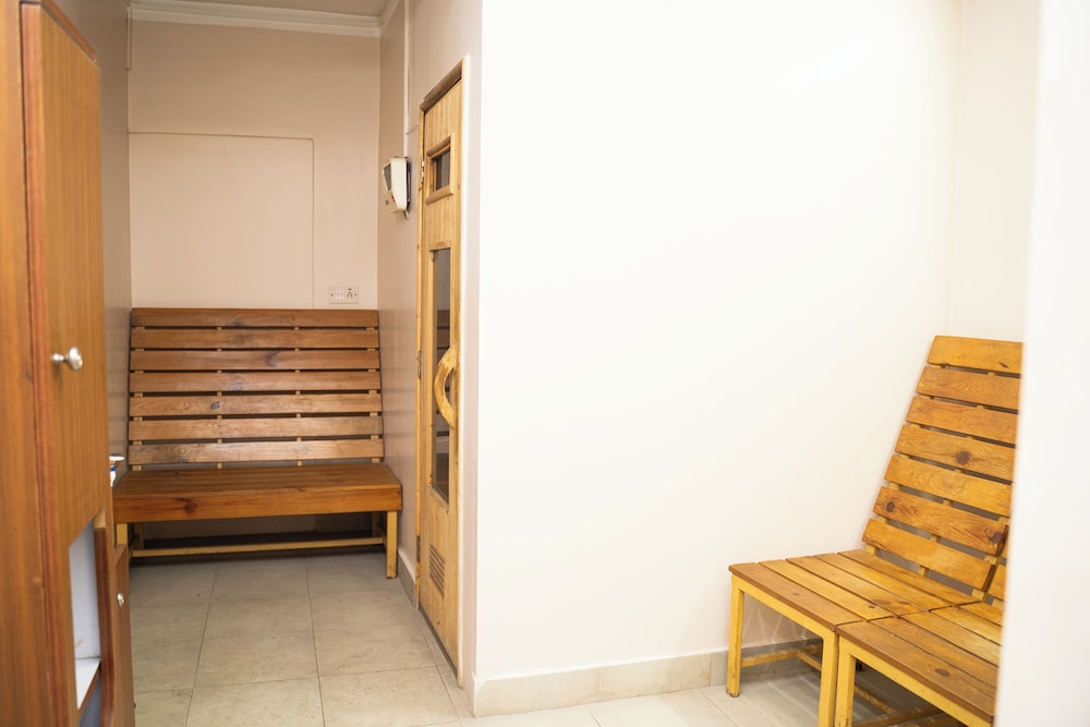 Aarya Wellness & Hostel