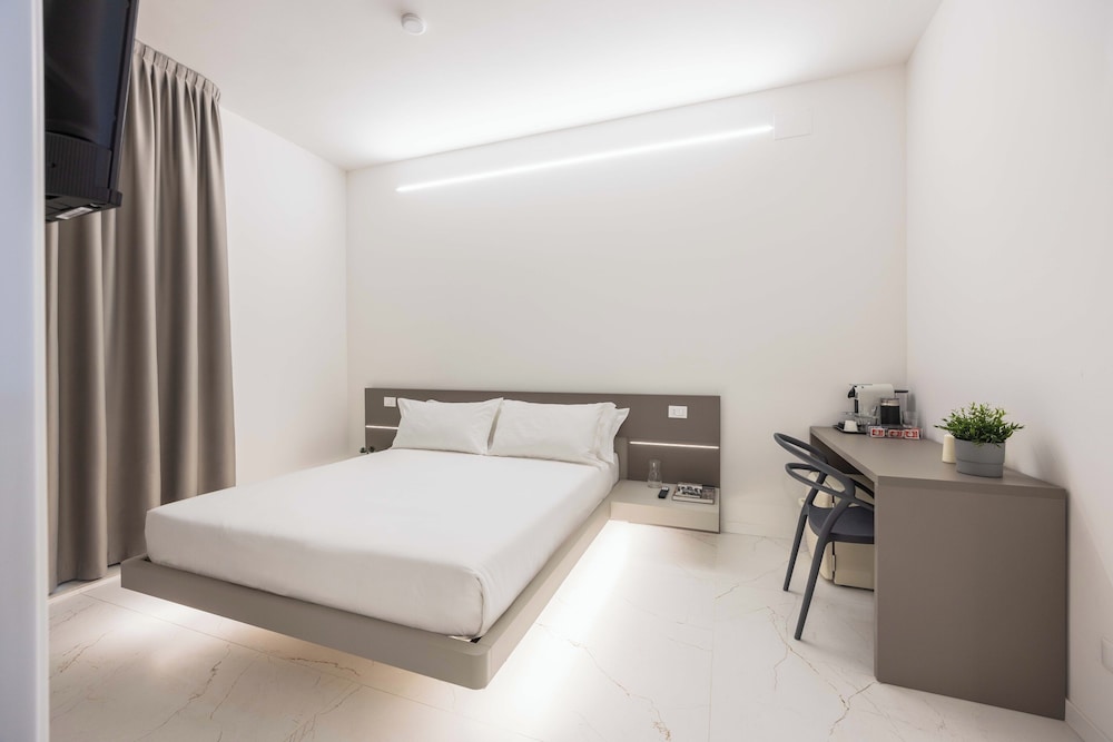 Excelsior Station Suite