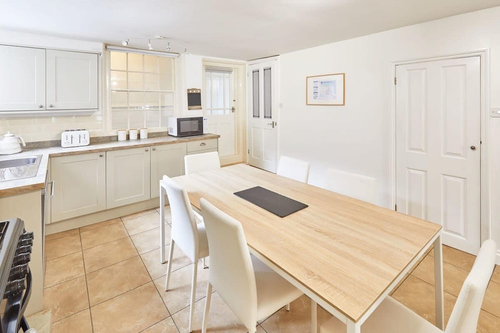 Host Stay Princess Place Townhouse