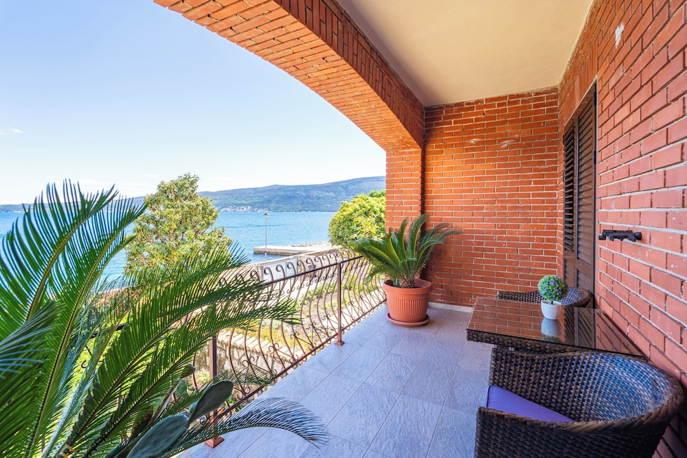Seafront Haven Darka