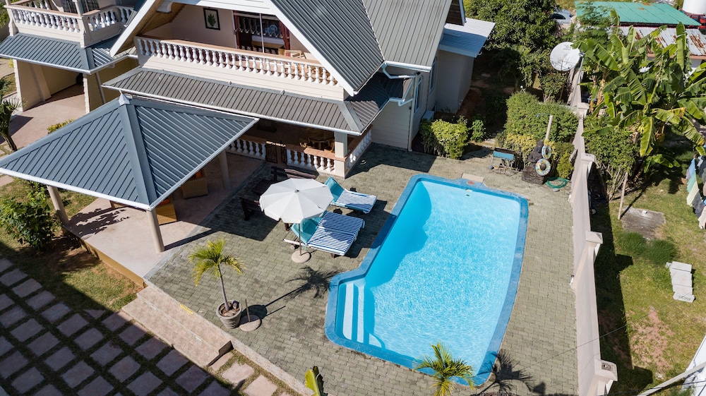 Villa Aya