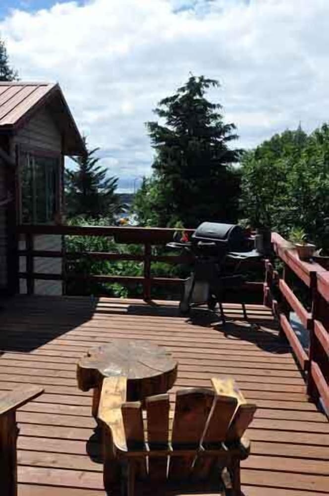 Whalesong Bed and Breakfast