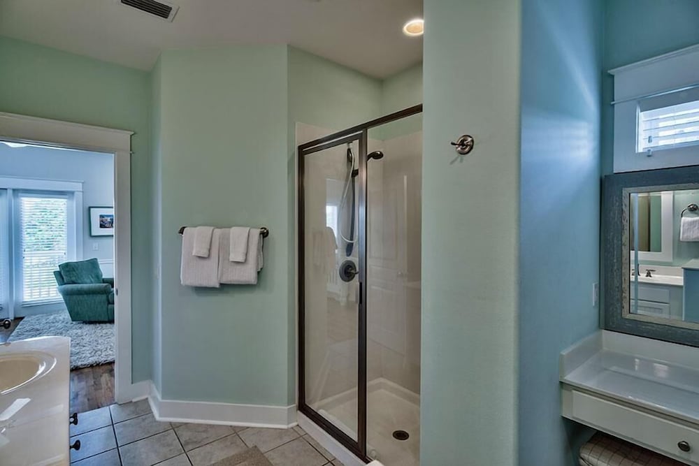 SHELL OF A GOOD TIME 3 Bedroom Holiday Home by Five Star Properties