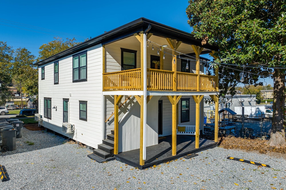 Modern Milledgeville Getaway: Walk to Downtown!