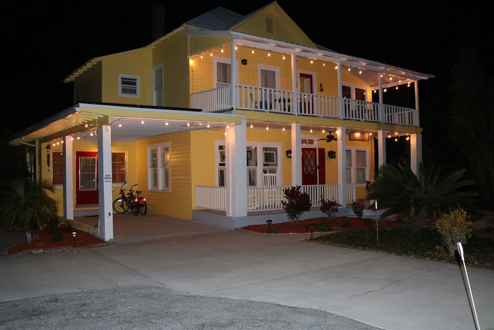 The Wayward Traveler's Inn