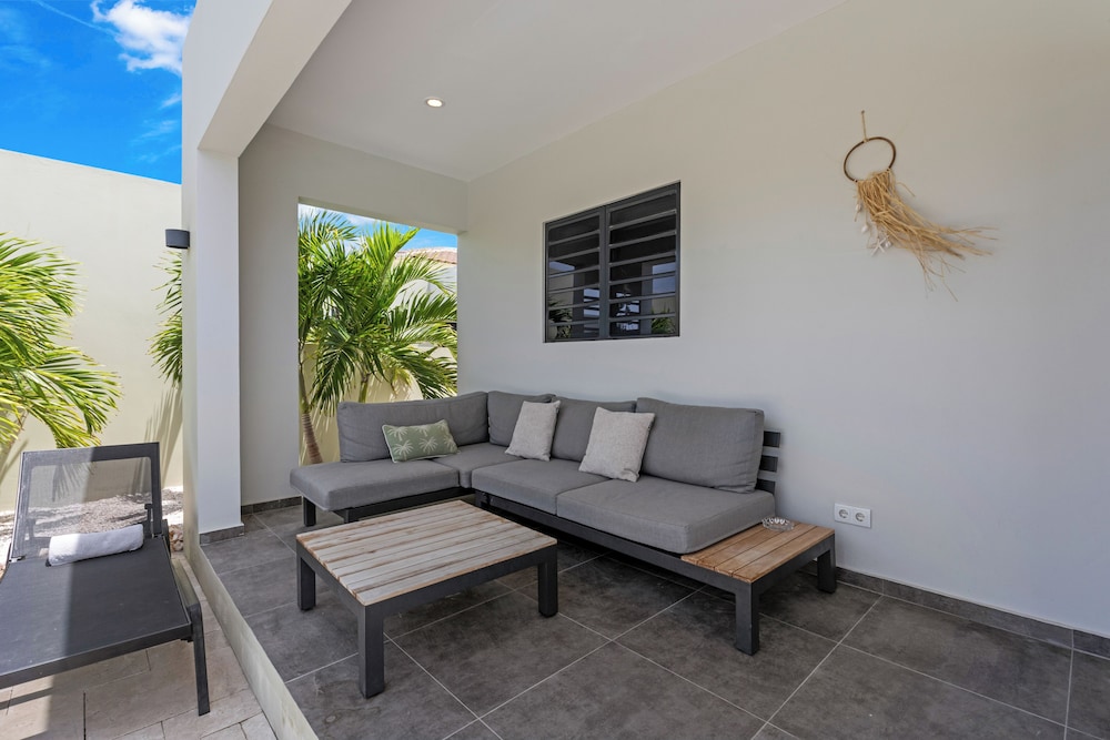 Villa Jasmijn with private pool, at Mambo Beach