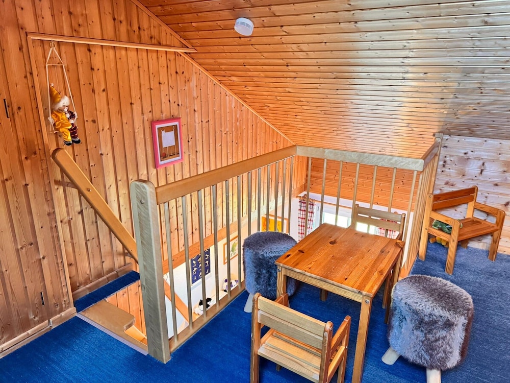 Ferienhaus mit Kaminofen in Burhave