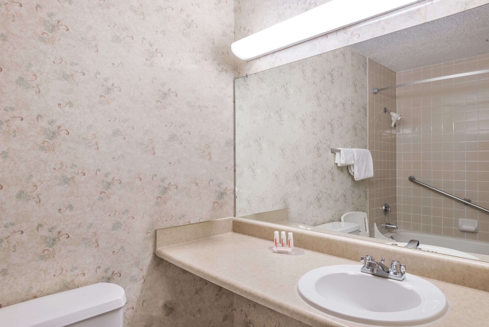 Watertown Vacations - Ramada by Wyndham Watertown/Thousand Islands NY - Property Image 11