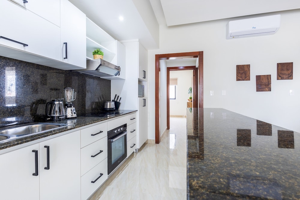 2BR Oasis in Eden Tropical - BBQ Pool Near Beach
