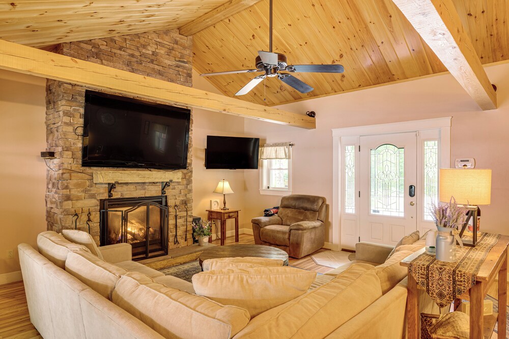 Home w/ Outdoor Entertainment Area in Ashland!