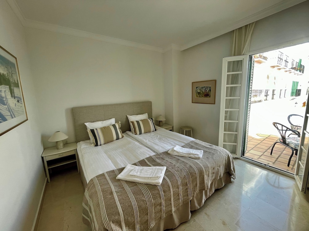 Marbella - House - Sleeps 4 - Pool - Parking