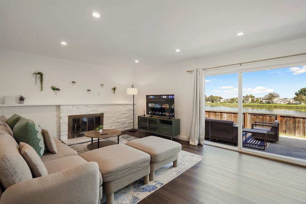 Lakefront Retreat WaterViews 3BR 1.5BA