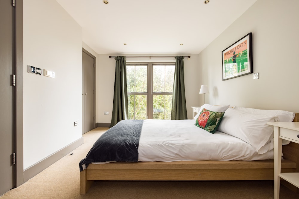 Spacious 2 Bed - Battersea High Street