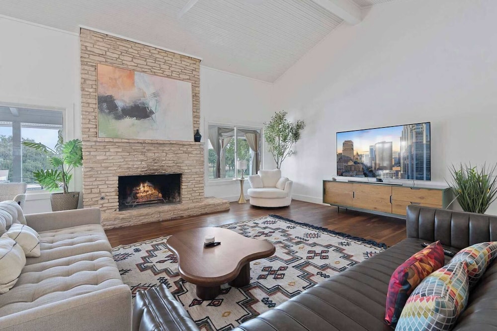 Upstay Luxury Golf Course Retreat w/ Pool & Patio