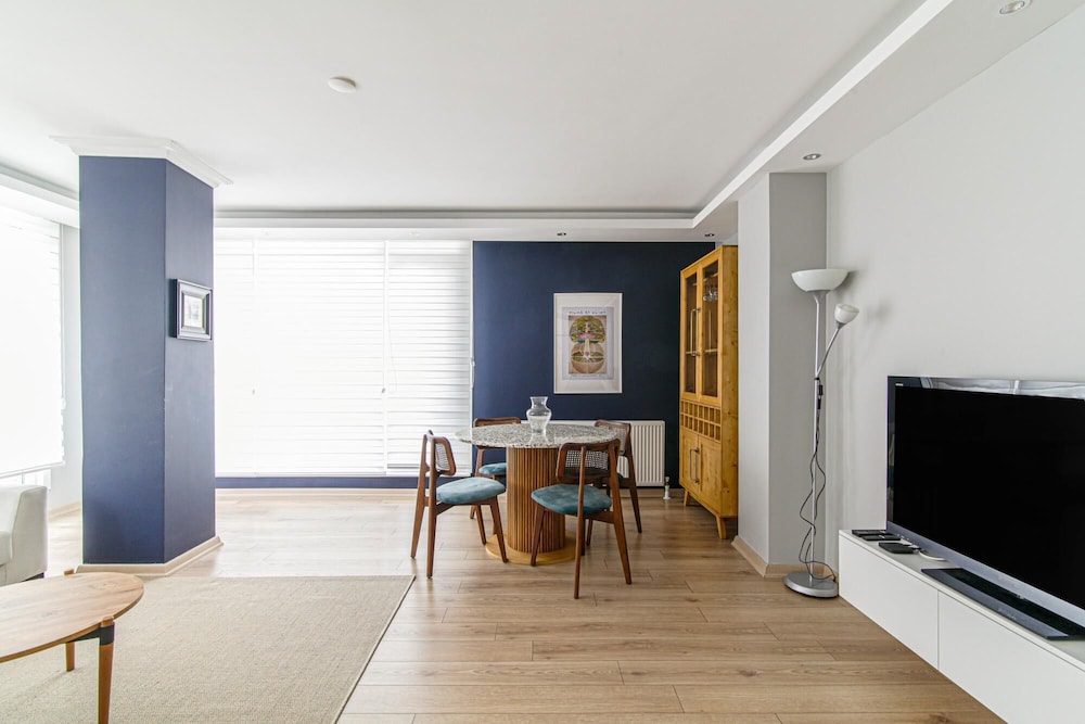 Central and Tastefully Designed Flat in Besiktas