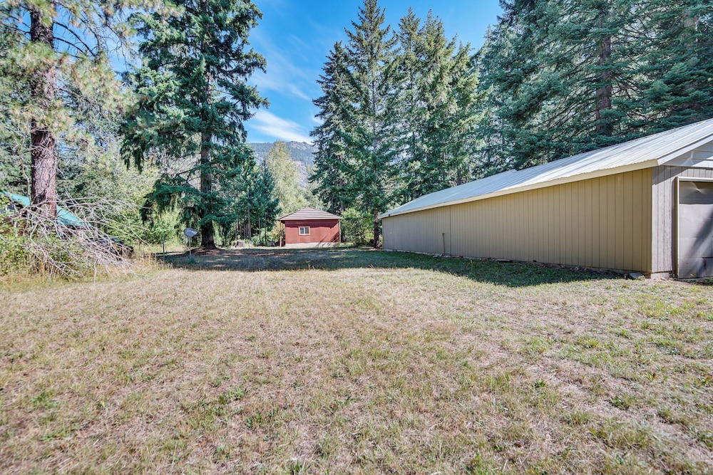 Secluded Riverfront Cabin Rental in Easton!