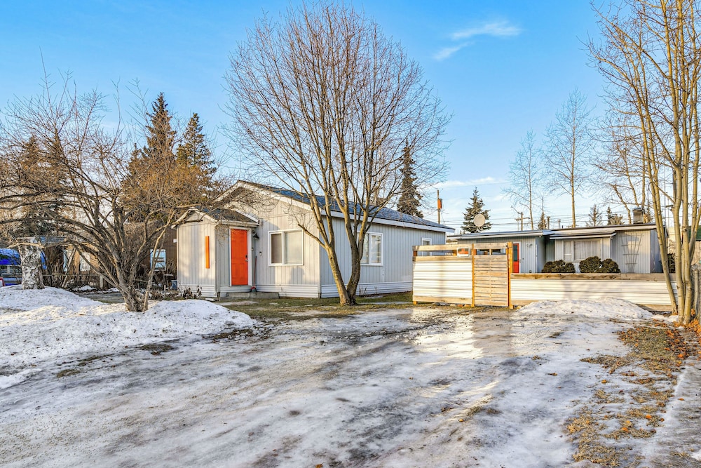 Close to Downtown & Parks: Modern Anchorage Home