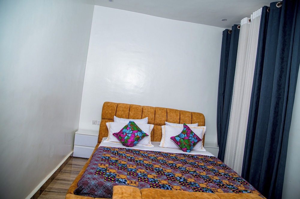 Inviting 8-bed House in Kigali Near rbd
