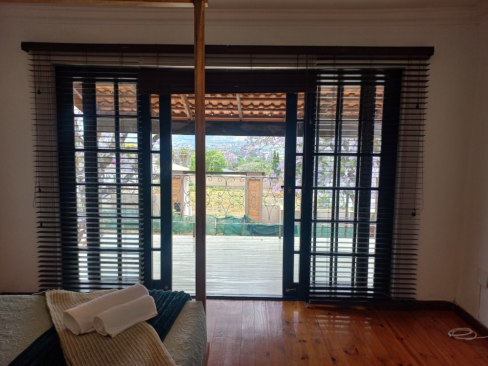 Jakes's Place Modern Comfortable & Sunny 3-bedroom House in Kensington