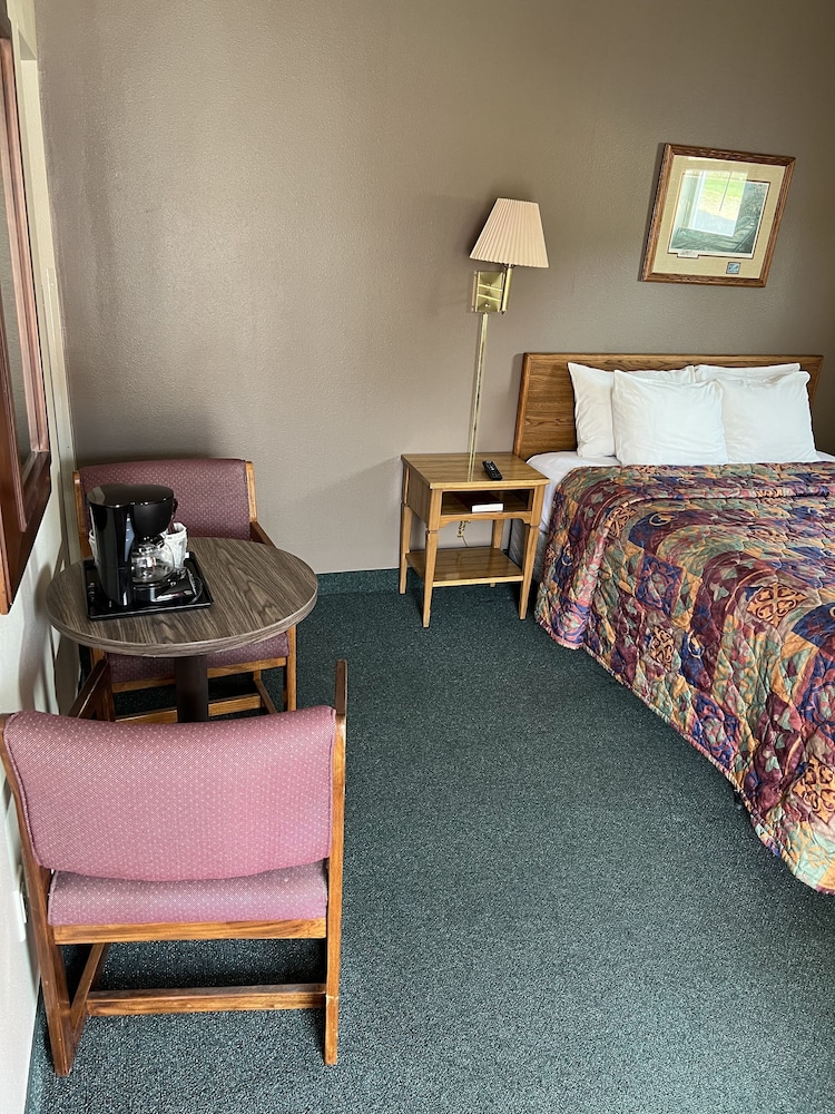 All Star Inn & Suites