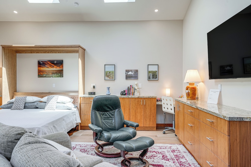 Alameda Studio w/ Patio: 3 Mi to Oakland Coliseum!