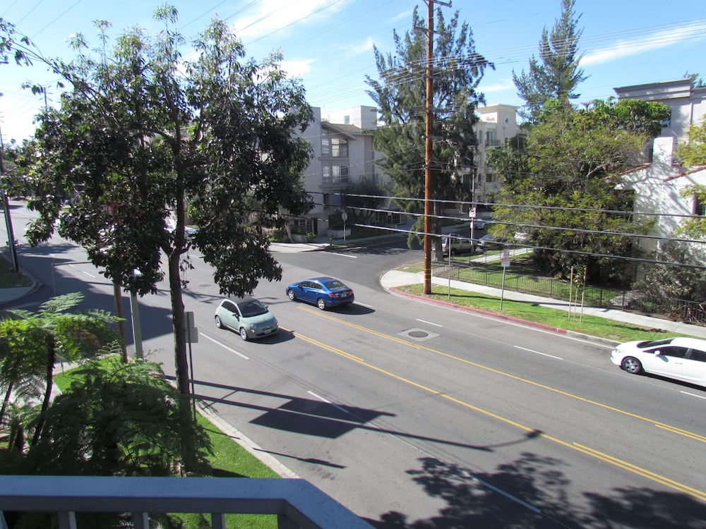 Next to Four Season Hotel, Luxury Apartment - Image 5