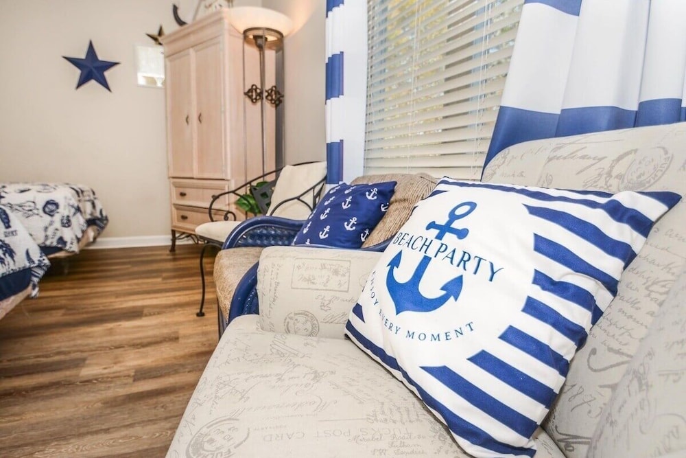 Canterbury Court 6 E 3 Bedroom Apts