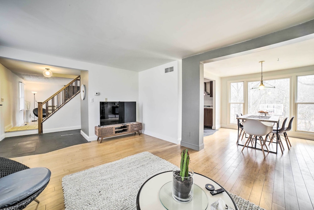 Charming Vacation Rental: 15 Mi to Pittsburgh - Property Image 1